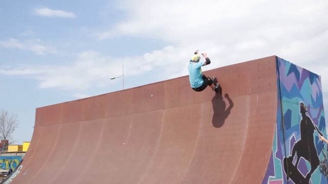 Трюки на роликах - Как кататься на роликах в рампе смотреть онлайн