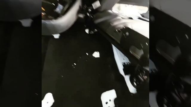 Замена дополнительного аккумулятора на Mercedes W166 GLE 350 2016 USA смотреть онлайн