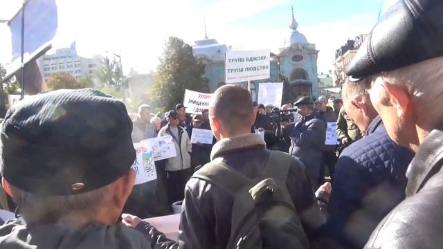 На Украине массово травят пчёл смотреть онлайн