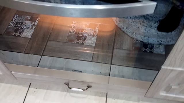 Наливной пирог с черной смородиной