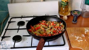 Пельмени с овощами в горшочках