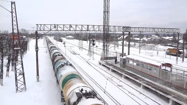 Двойной тягой. ВЛ10К-383/312 на станции Михнево смотреть онлайн