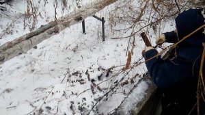 Как натянуть колючую проволку, простой способ сделать защиту от воровства 2019