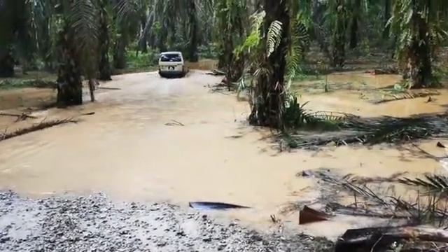 subaru e10 redah banjir смотреть онлайн