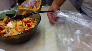 ★ Как приготовить курицу в духовке. Курица с овощами в рукаве на скорую руку.