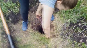НАЧАЛО: УСТАНОВКА СТОЛБОВ ПОД ЗАБОР ДЛЯ СЕТКИ РАБИЦЫ НА ДАЧНОМ УЧАСТКЕ, БУРЕНИЕ ЯМ ПОД СТОЛБЫ