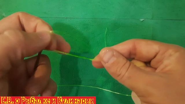 Как привязать крючок к леске или плетенке с петлей чтоб он играл Проверенный дедовский узел из СССР смотреть онлайн