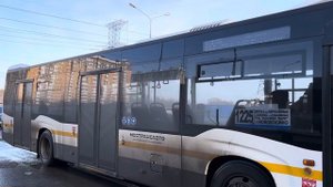 Автобус НефАЗ-5299-40-52 следует по маршруту 1225A ”м. Новокосино - Школа(Вертолётная ул.)”