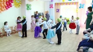 танец муравьёв и стрекоз