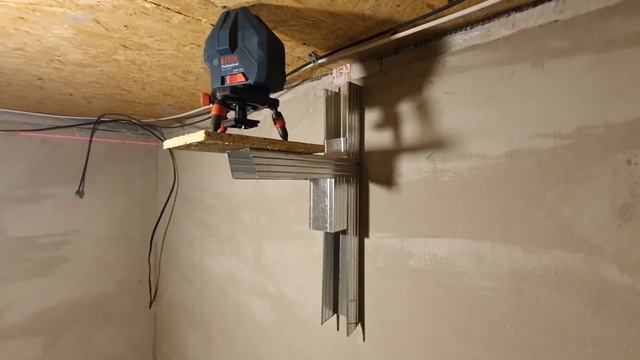 Как закрепить нивелир под потолком смотреть онлайн