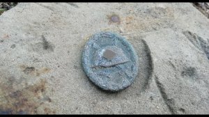 Коп по войне. Знак за ранение из немецкого окопа и не только. Отличный сохран!