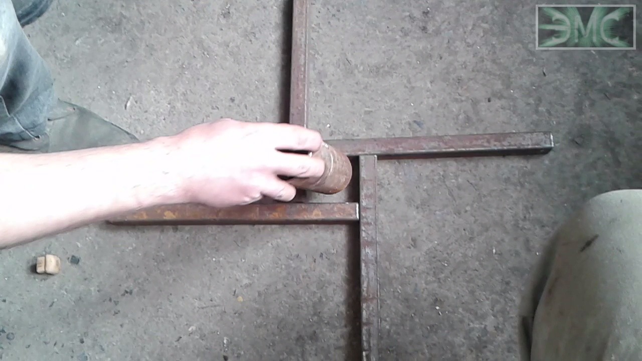 Самодельная подставка под новогоднюю ёлочку смотреть онлайн