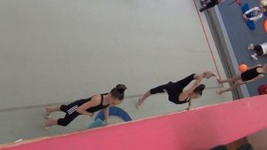 Арина и Дина Аверины (разминка, начало)