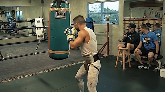 ЭТО БЕЗУМИЕ! Как тренируется ВАСИЛИЙ ЛОМАЧЕНКО перед БОЕМ? смотреть онлайн