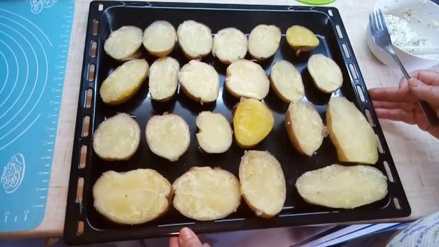 Картофель запеченный в духовке с сыром и чесноком |  Сытная картошка