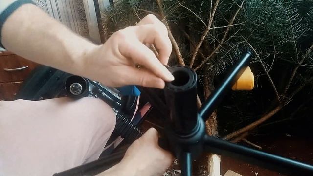 Лайфхак-Как установить Елку без подставки!!! Супер способ за 5 минут!!! смотреть онлайн