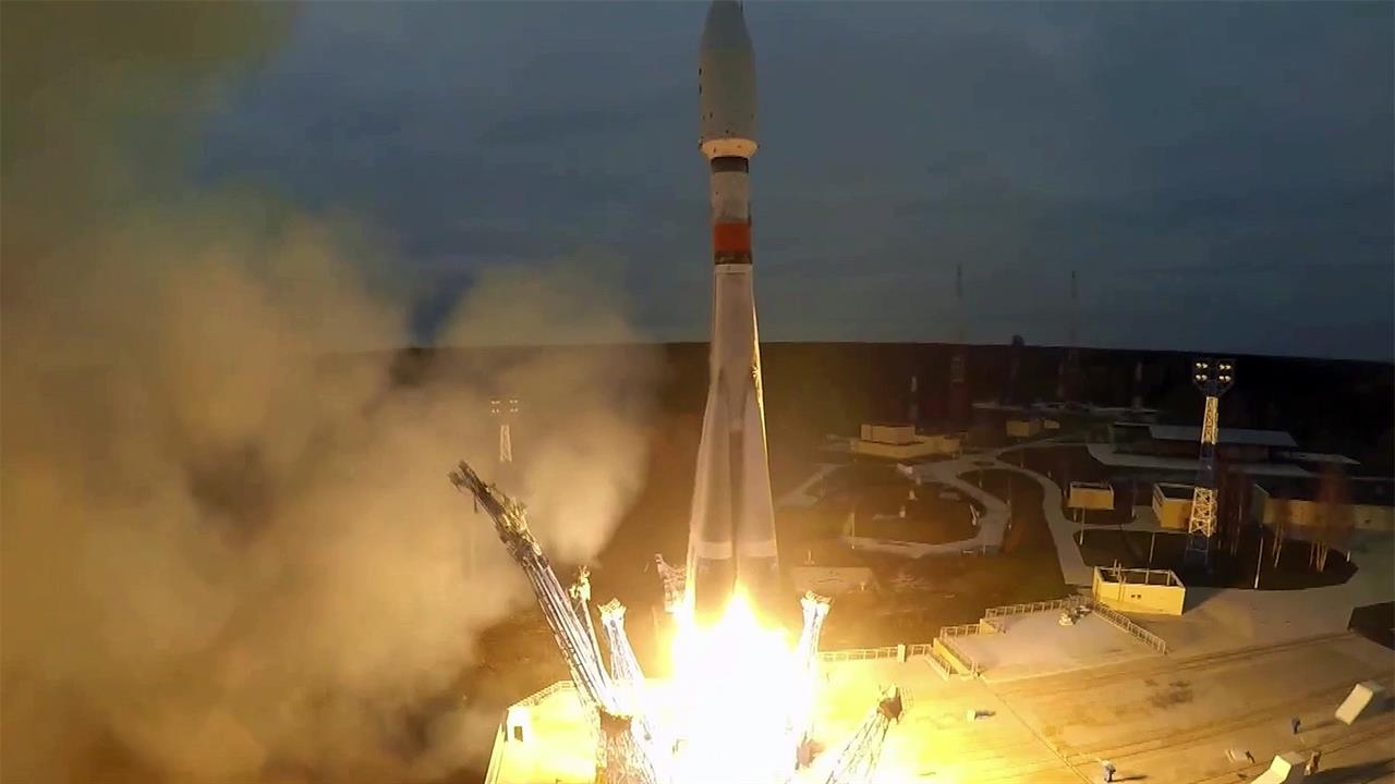 С космодрома Плесецк запущена ракета-носитель "Союз" с военными спутниками
