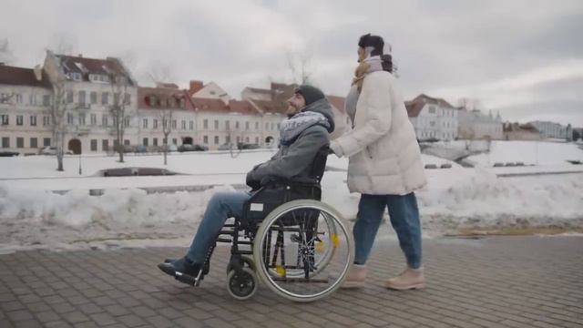 Мачеха оставила сына инвалида в лесу. Вы не поверите, вот что сделал с ним медведь! смотреть онлайн