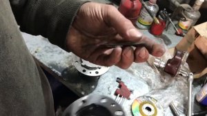 Как отрегулировать преднатяг дисковой блокировки ?