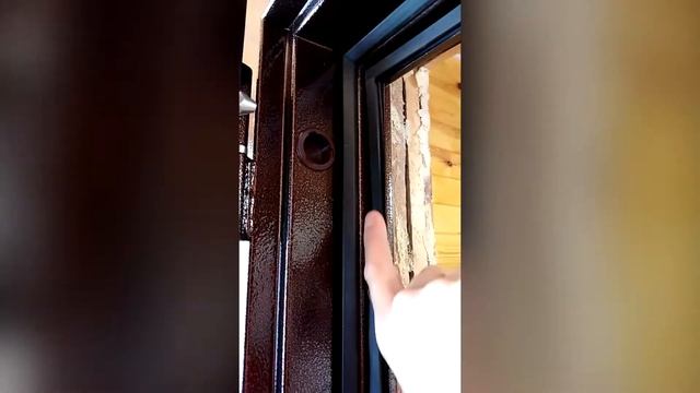 Обзор металлической двери с ручкой - фиксатором компании Двери Фортуна смотреть онлайн
