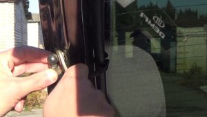 Замена газовых упоров багажника... Старые упоры не держат...