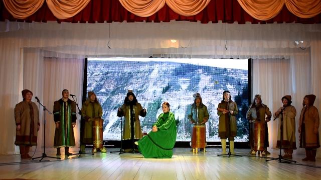 Фольклорный коллектив «Кылыһах»
с. Абага, Амгинский улус.
Фолклорная композиция 