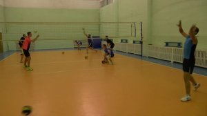 Обучение волейболу. Упражнения в парах с двумя мячами