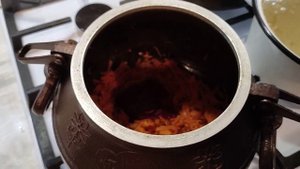 Борщ по-боярски с гречневой кашей в Афганском казане