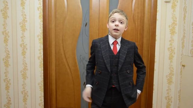 Страна читающая — Викентий Копытков читает произведение «Послушайте!» В. В. Маяковского смотреть онлайн