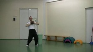 Броски набивного мяча способом "От груди"