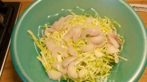 Маринованная капуста с овощами и яблочным уксусом в банке