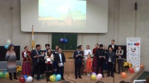 Подмосковные вечера на китайском языке, исполняют китайцы