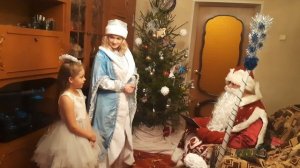 В гостях у Ксюши и Настюши Дедушка Мороз!!!Ура!!!