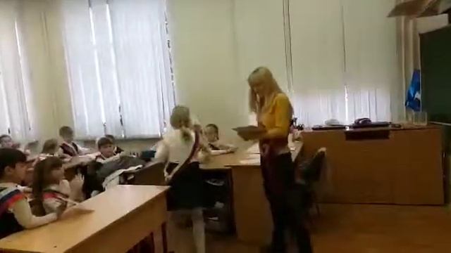 Наш класс, вручение детям грамоты смотреть онлайн