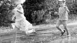 Катилась по асфальту