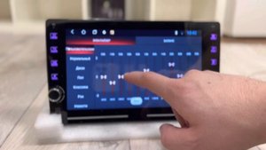 Громкость "на ощупь" / Обзор магнитолы с "крутилками"