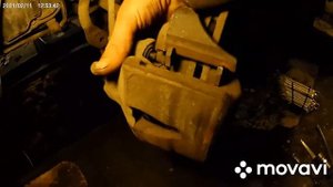 Снятие передней стойки на шкоде октавии.