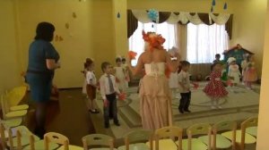 Танец с листочками. 3,8 - 4 года. 2012