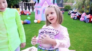 Катя и игрушки на 10 миллионов подписчиков