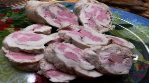 Бюджетный куриный рулет с колбасой к праздничному столу!.mp4