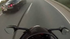 Nissan GTR против R1