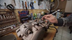 Как поменять поршень на 2 тактном двигателе.