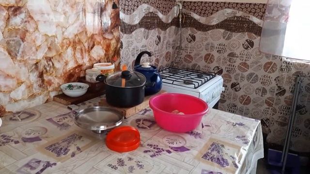 VLOG Анюта дома. Чистим снег. Испекли хлеб и сварили борщ.