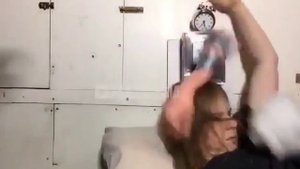 Вот такой нужен будильник. Прикол.