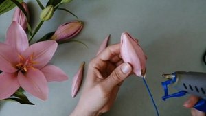 Лилия (часть 2) из фоамирана мастер-класс | Lily made of foameva (part 2) DIY
