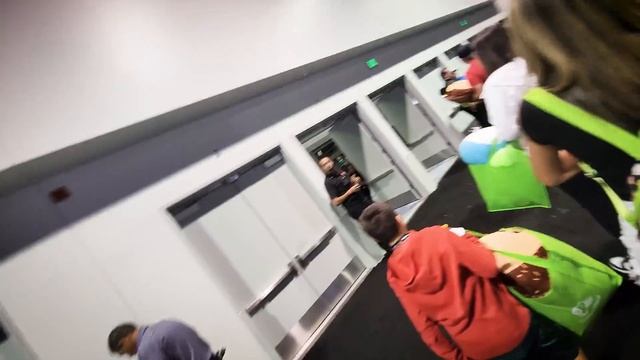 Vidcon 2023: Security Kicked us Out! (FV Family) смотреть онлайн