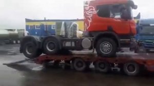 Погрузка тягача на низкорамный трал