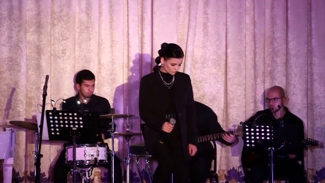 Анастасия Гладыш - Заметался пожар голубой(музыка на стих. Есенина) смотреть онлайн