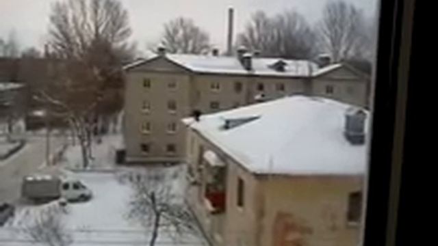 Экстремальная чистка крыши от снега по нижегородски смотреть онлайн