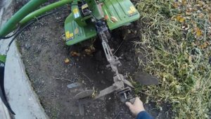 Пашем оборотным плугом. Мотоблок Протон МБ-80.